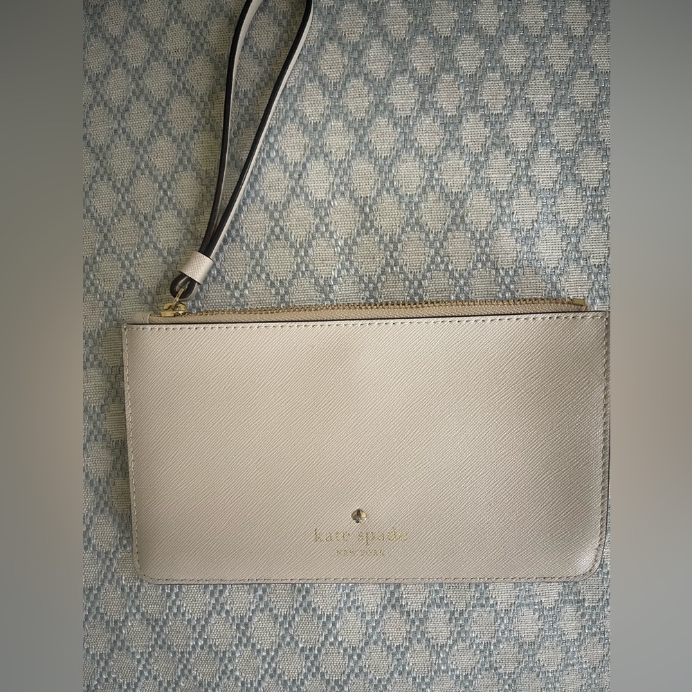 Kate Spade wristlet - never used
